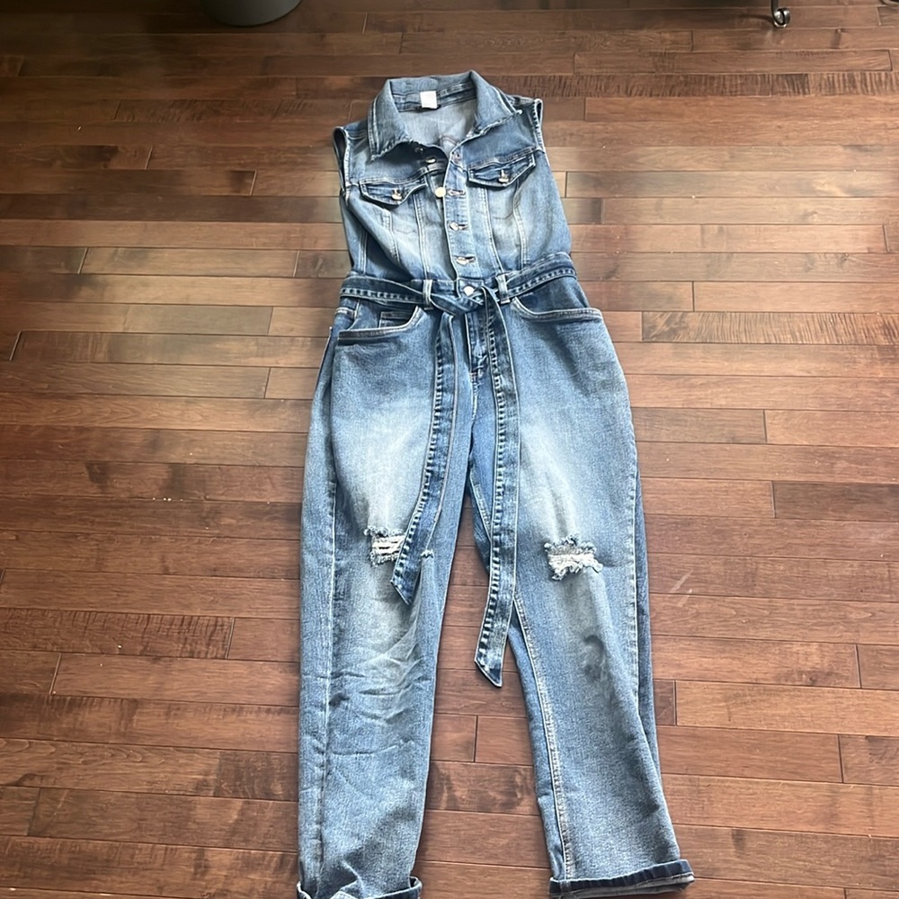 Belted denim jumpsuit from Venus. Size 6